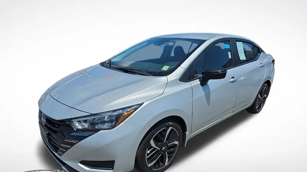 2025 Nissan Versa SR