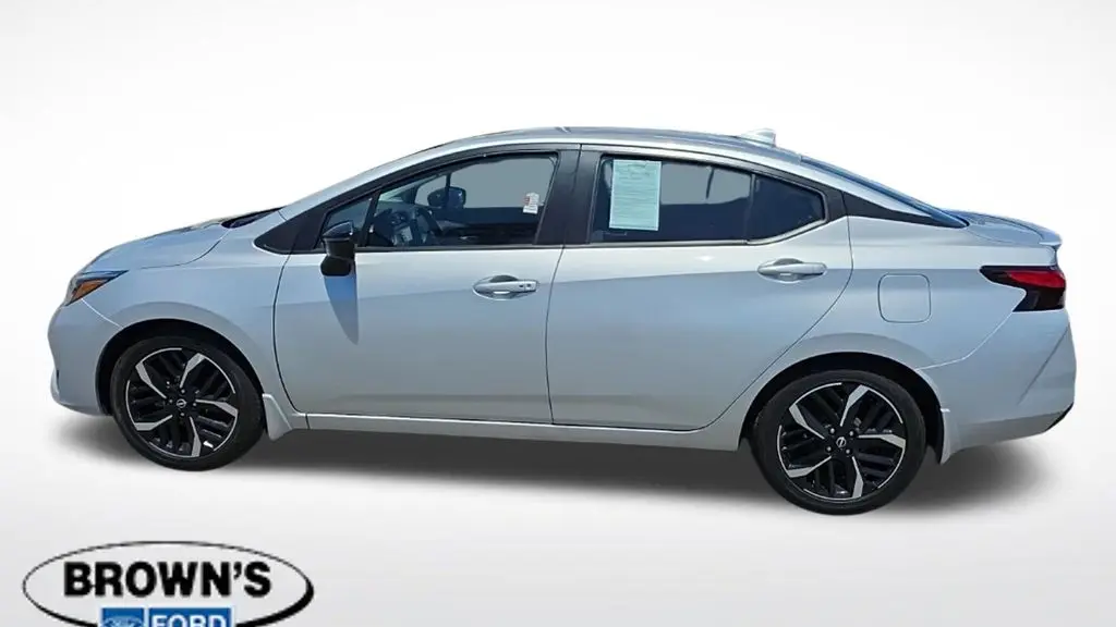 2025 Nissan Versa SR