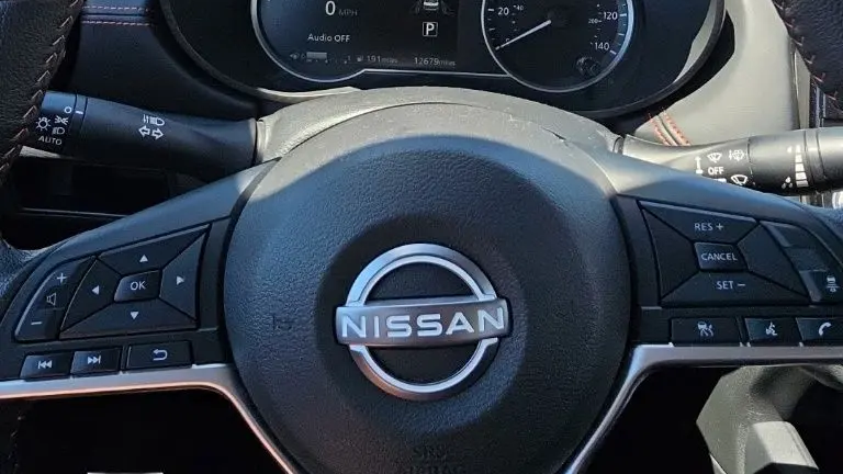 2025 Nissan Versa SR
