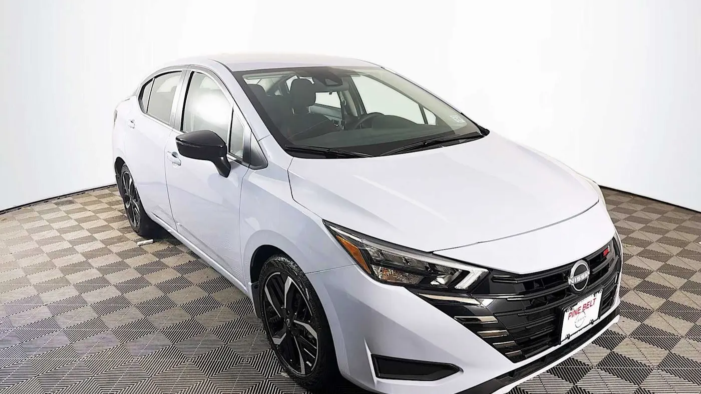 2025 Nissan Versa SR