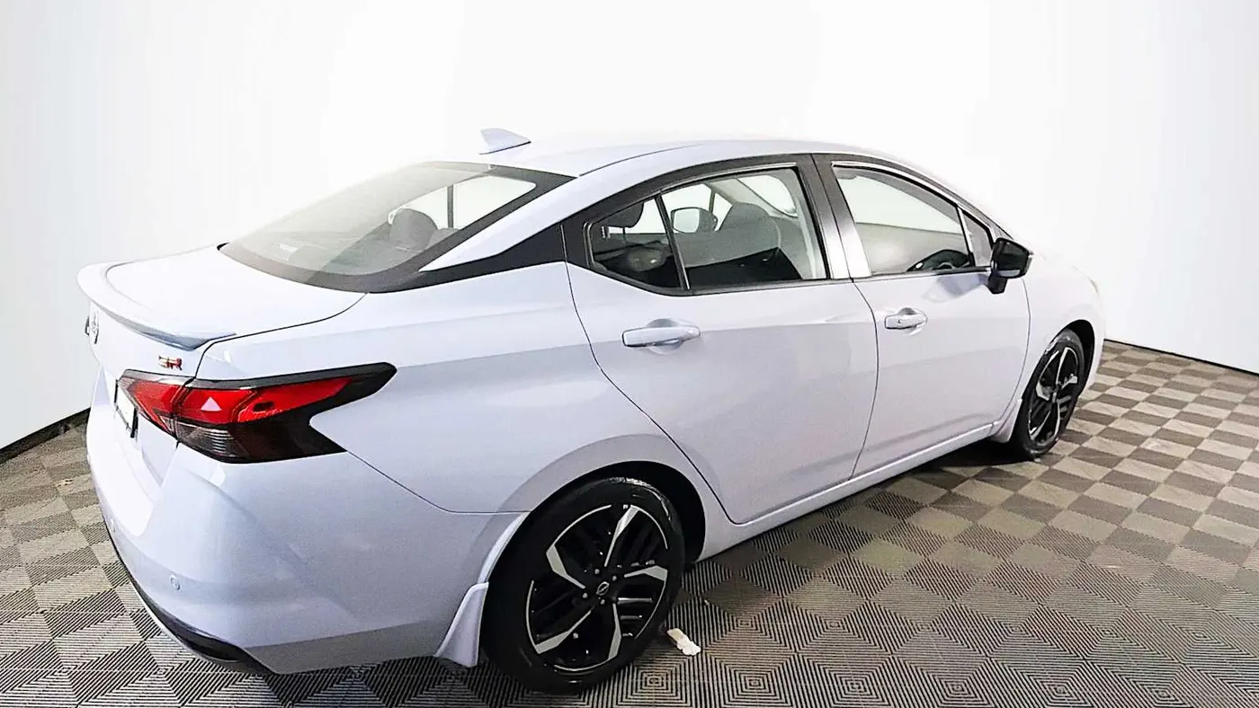 2025 Nissan Versa SR