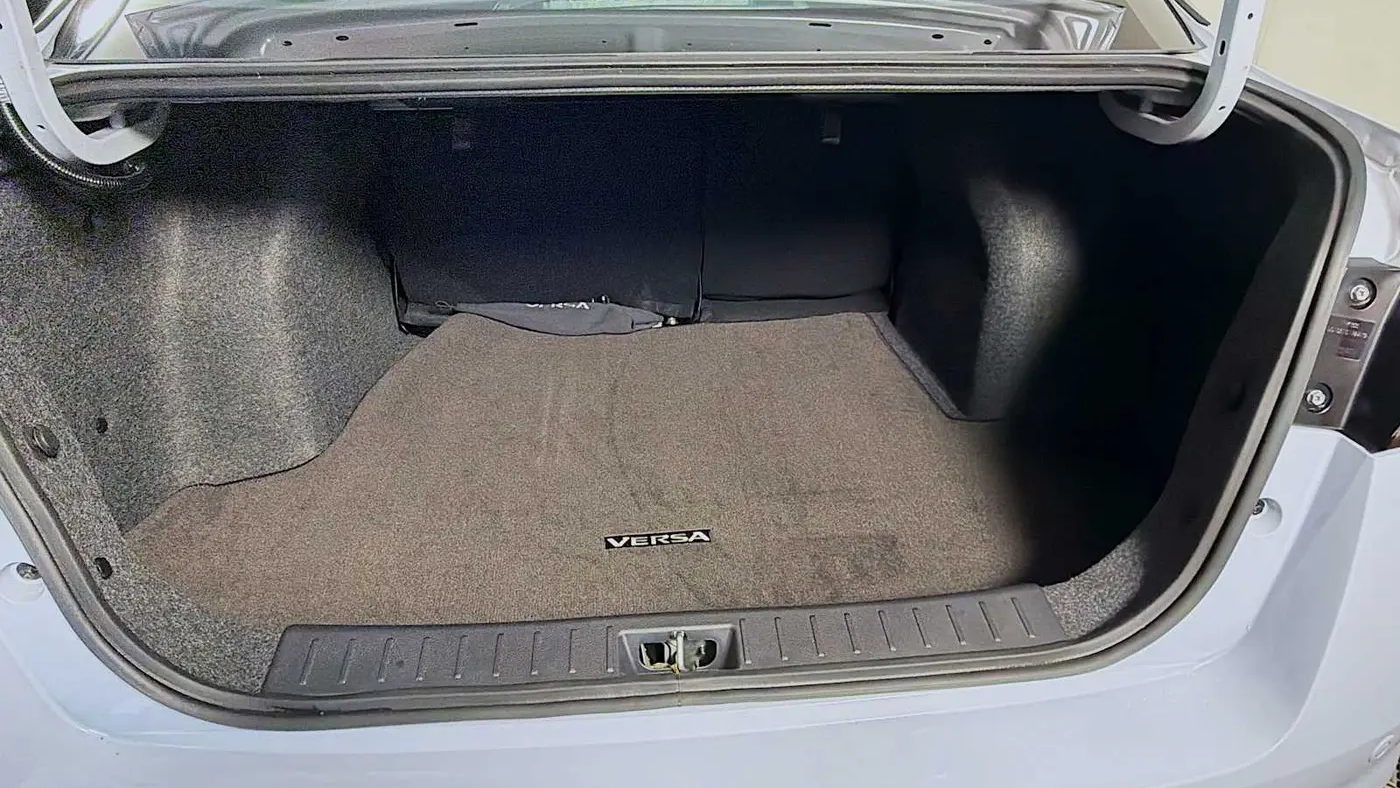 2025 Nissan Versa SR