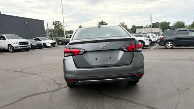 2025 Nissan Versa SR