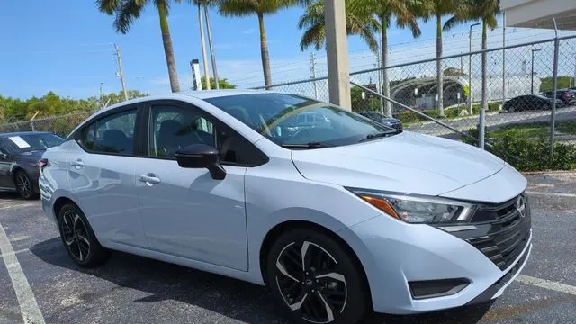 2023 Nissan Versa SR