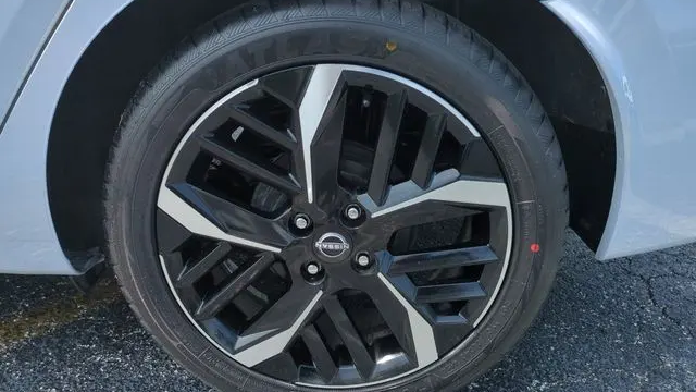 2023 Nissan Versa SR