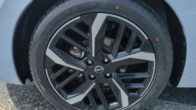 2023 Nissan Versa SR
