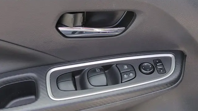2023 Nissan Versa SR