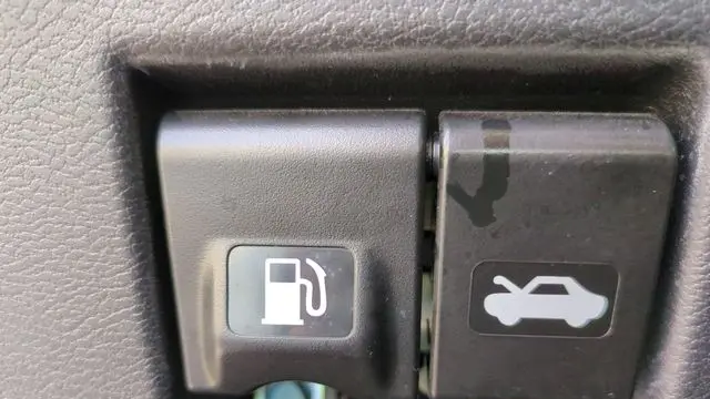 2023 Nissan Versa SR