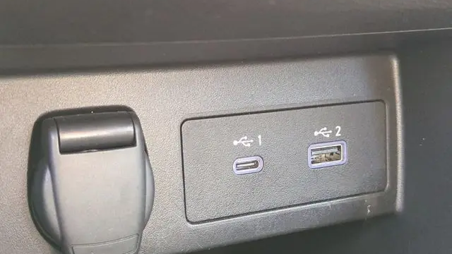 2023 Nissan Versa SR