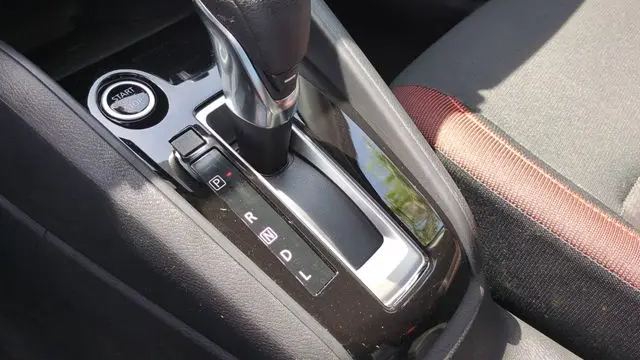 2023 Nissan Versa SR