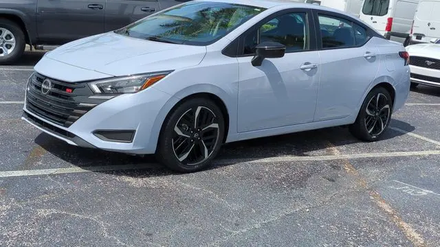 2023 Nissan Versa SR