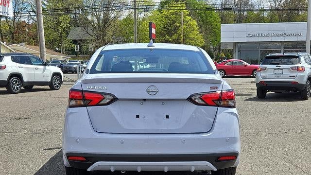 2025 Nissan Versa SR