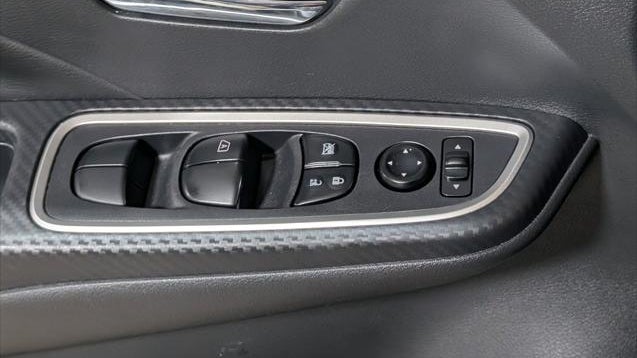 2023 Nissan Versa SR