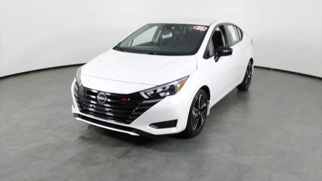 2025 Nissan Versa SR