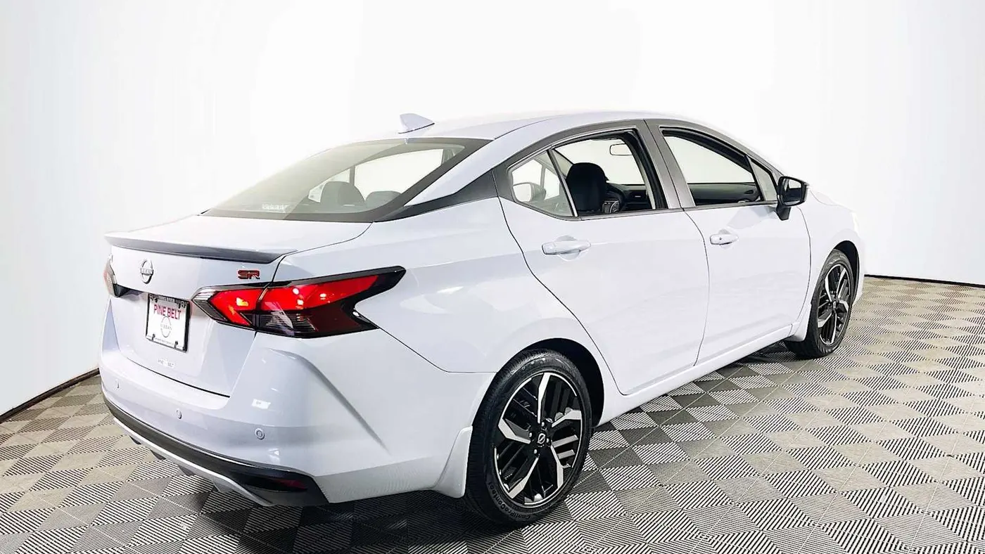 2025 Nissan Versa SR