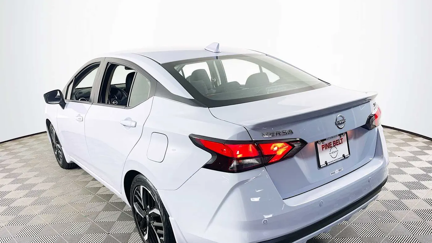 2025 Nissan Versa SR