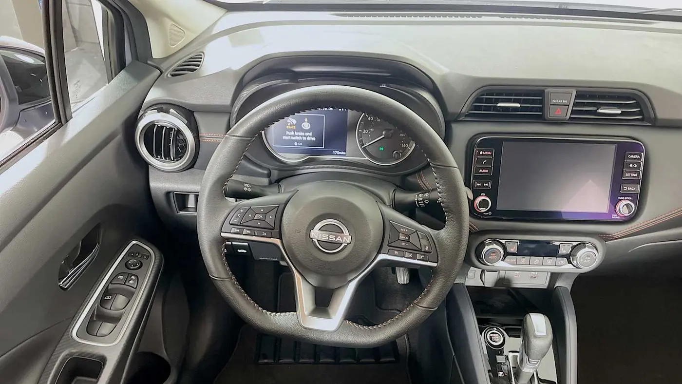 2025 Nissan Versa SR