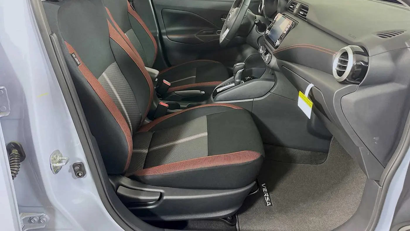 2025 Nissan Versa SR