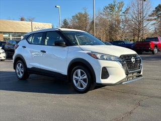 2024 Nissan Kicks with Fresh Powder Exterior