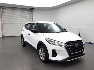 2022 Nissan Kicks with Fresh Powder Exterior