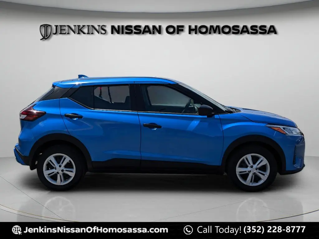 2025 Nissan Kicks Play S — photo 1 of 12