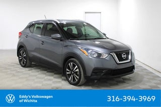 2019 Nissan Kicks with Gun Metallic Exterior