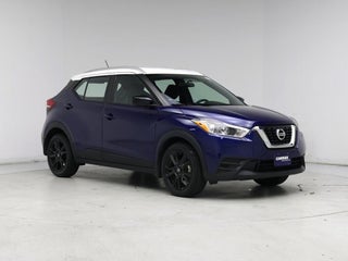 2019 Nissan Kicks with Deep Blue Pearl/Fresh Powder Exterior