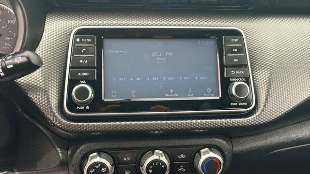 2019 Nissan Kicks S