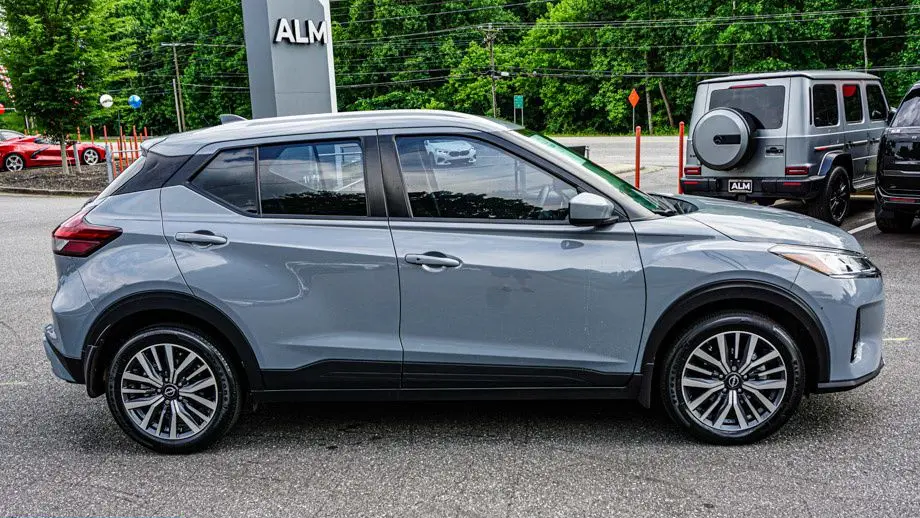 2023 Nissan Kicks SV