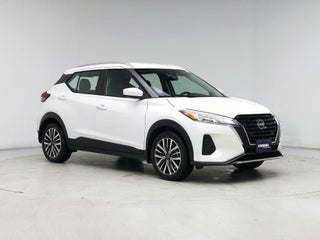 2023 Nissan Kicks with Aspen White Tricoat Exterior