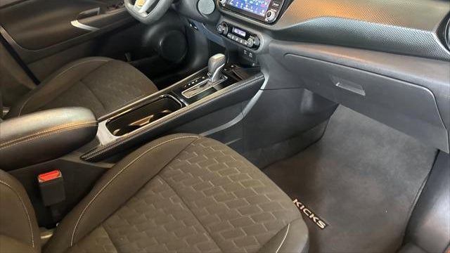 2022 Nissan Kicks SV