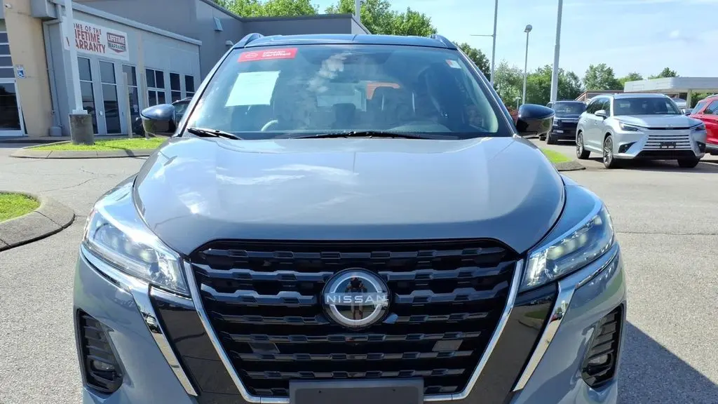 2023 Nissan Kicks SR