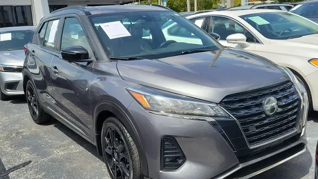 2021 Nissan Kicks SR