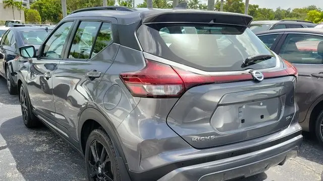 2021 Nissan Kicks SR