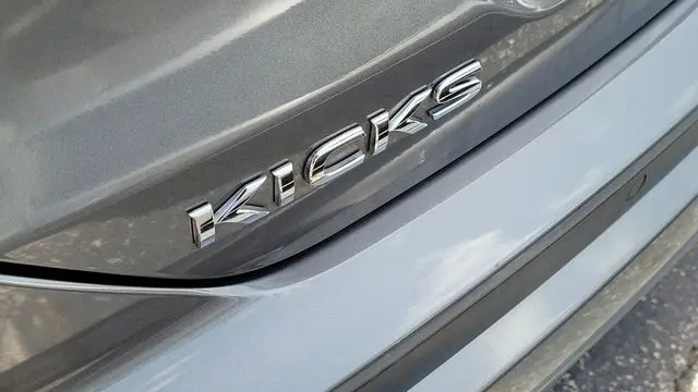2021 Nissan Kicks SR