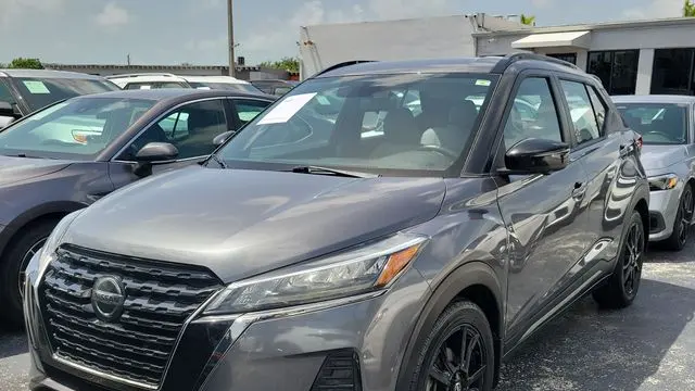 2021 Nissan Kicks SR