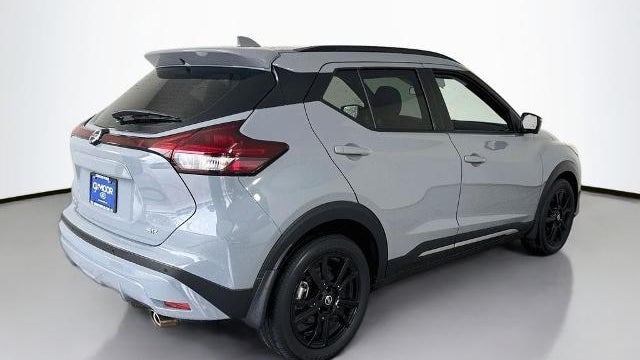 2021 Nissan Kicks SR