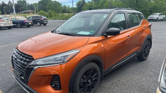 2023 Nissan Kicks SR
