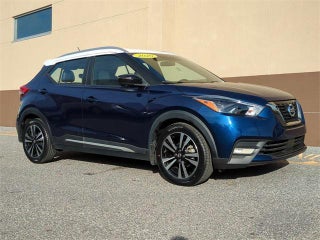 2020 Nissan Kicks with Deep Blue Pearl/Fresh Powder Exterior