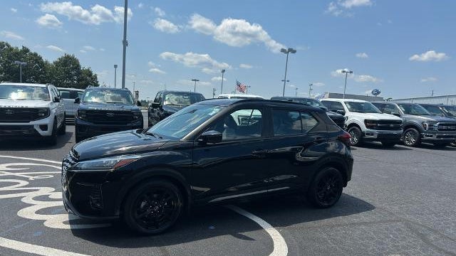 2023 Nissan Kicks SR