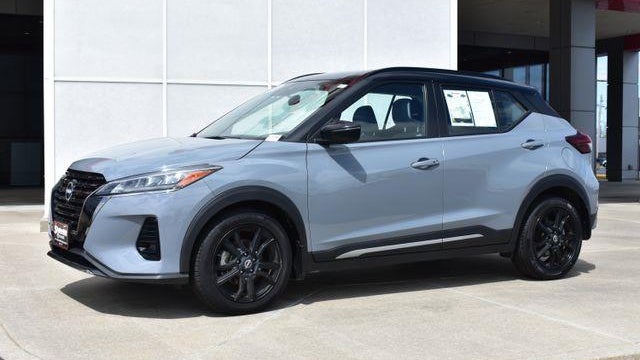 2023 Nissan Kicks SR