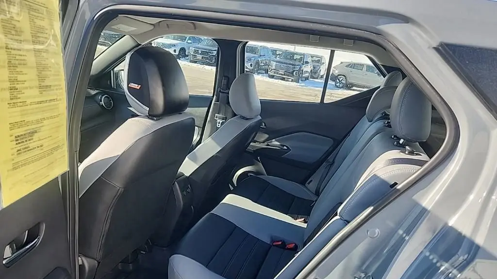 2023 Nissan Kicks SR