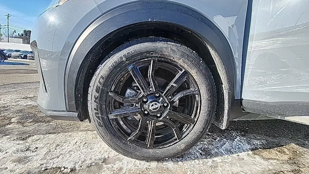 2023 Nissan Kicks SR