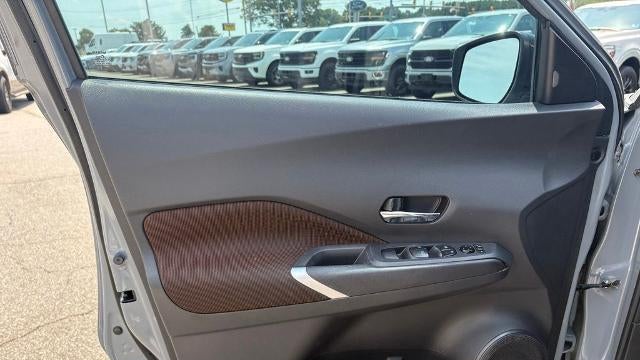 2022 Nissan Kicks SR