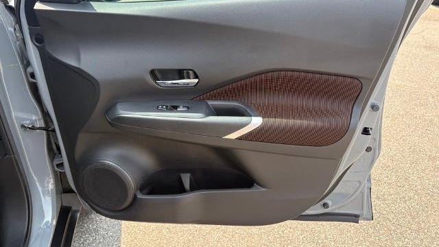 2022 Nissan Kicks SR