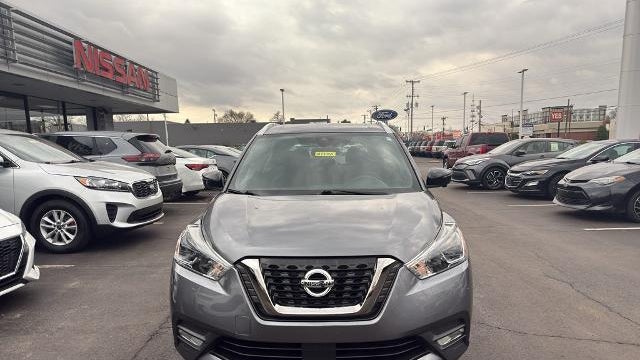 2020 Nissan Kicks SR