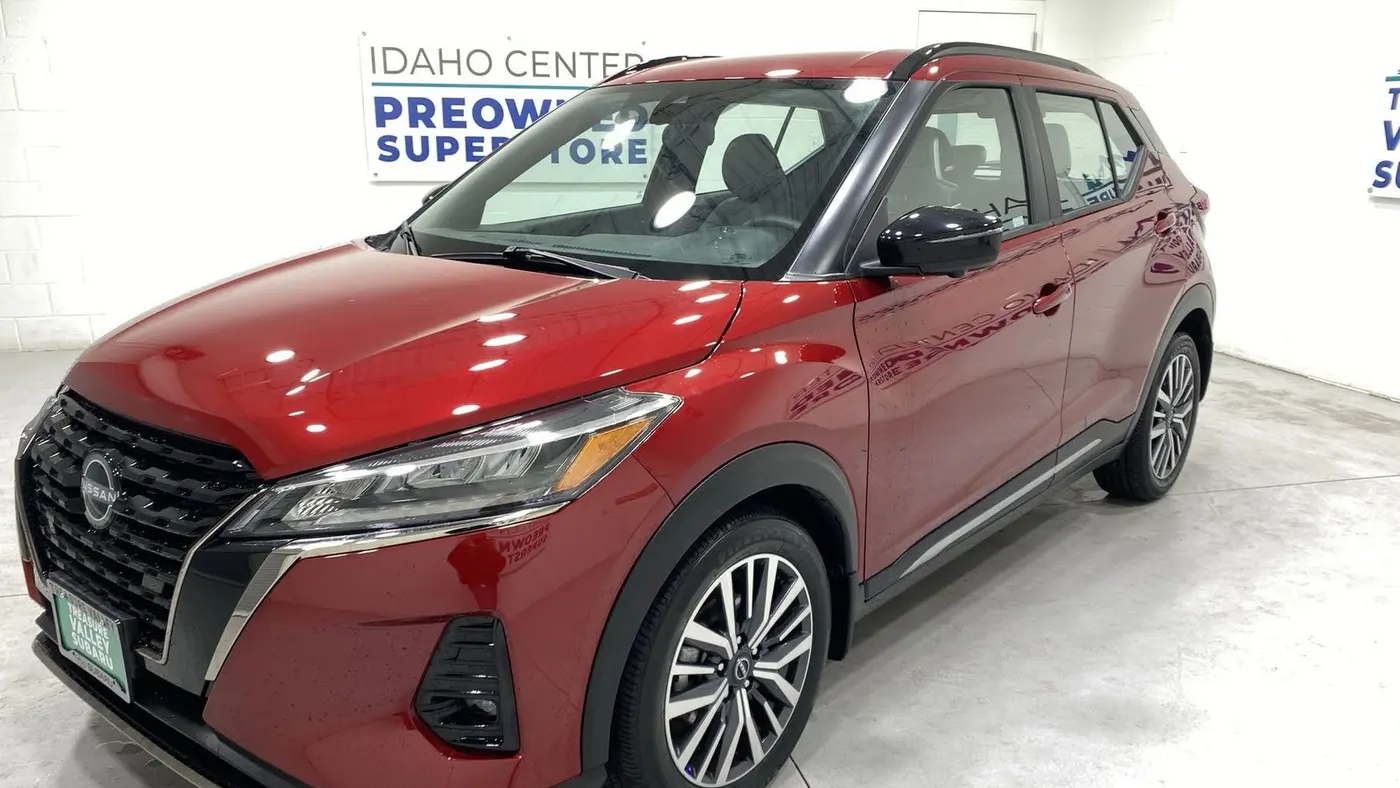2023 Nissan Kicks SR
