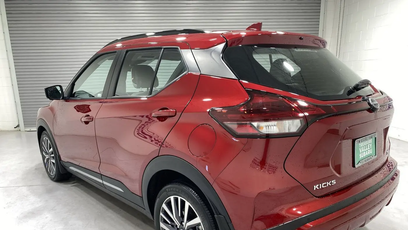 2023 Nissan Kicks SR
