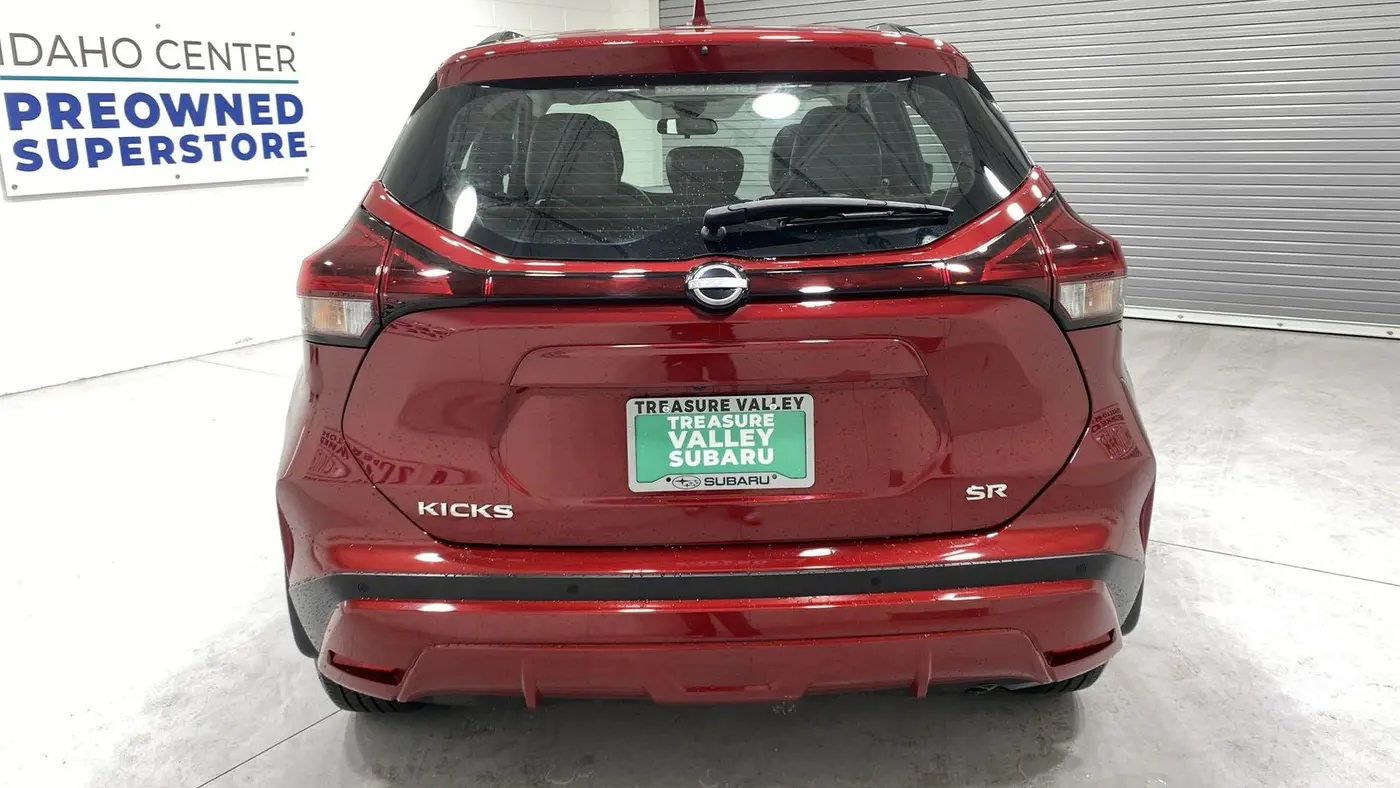 2023 Nissan Kicks SR
