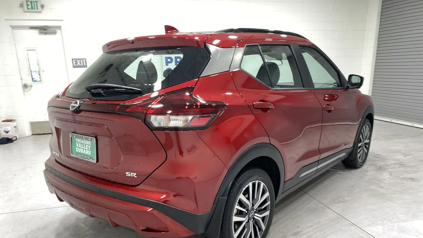 2023 Nissan Kicks SR